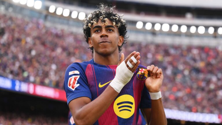 อากูเอโรยกย่องลามิเน ยามาล ดาวรุ่งบาร์เซโลนา ผู้ทรงพลังเหนือกว่าคนส่วนใหญ่ ยกเว้นซูเปอร์สตาร์คนเดียว