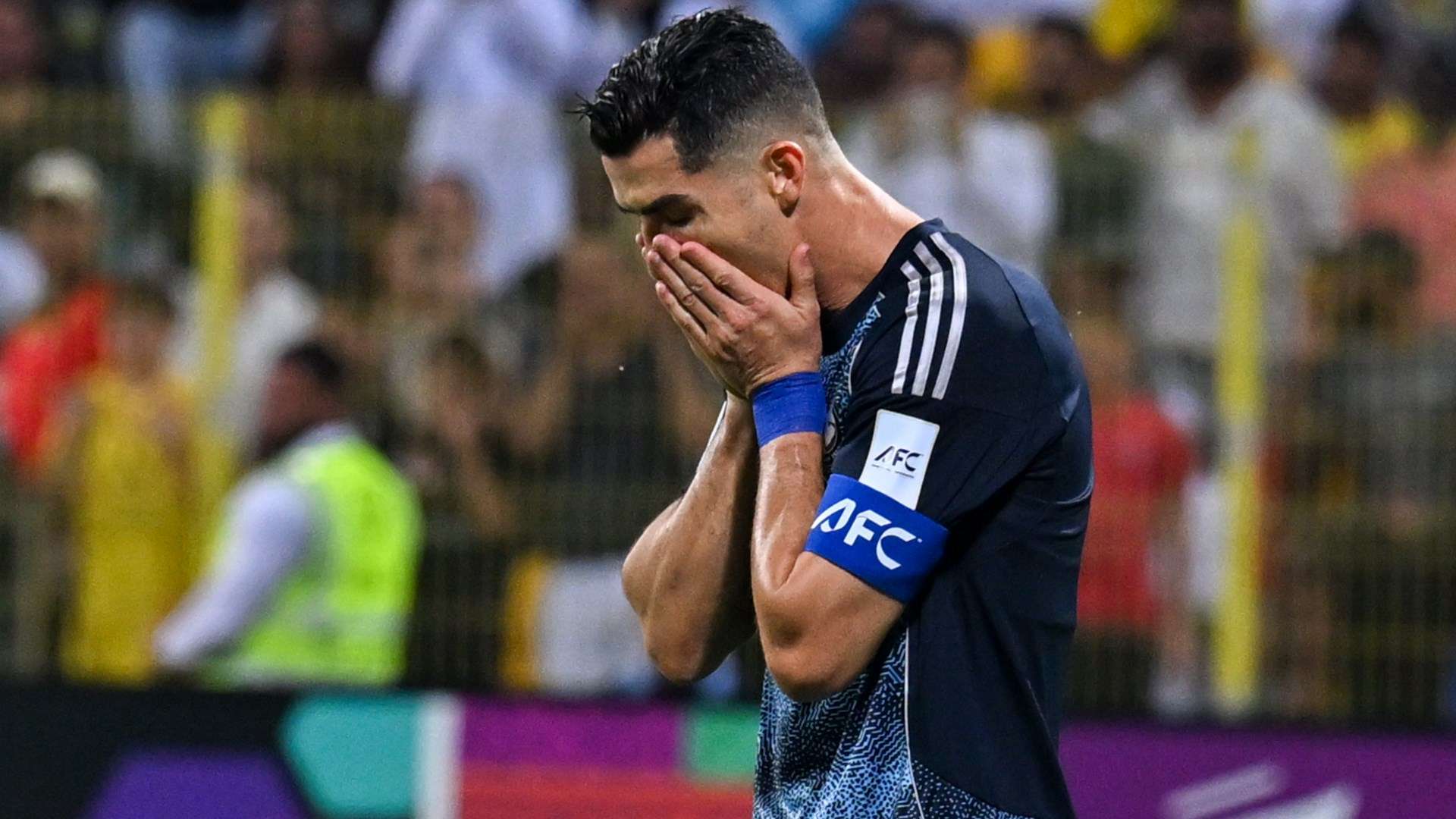 คริสเตียโน โรนัลโด พลาดเฮดเดอร์ง่าย สร้างกระแสวิจารณ์แฟนบอลอัล-นัสร์