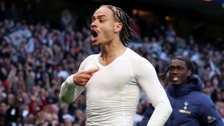 โรแบร์โต้ เด เซร์บี ยกความสัมพันธ์พิเศษกับ ชาวี ซิมอนส์ หลังฟอร์มเด่นของ ท็อตแน่ม ฮอตสเปอร์ พบ ไบรท์ตัน