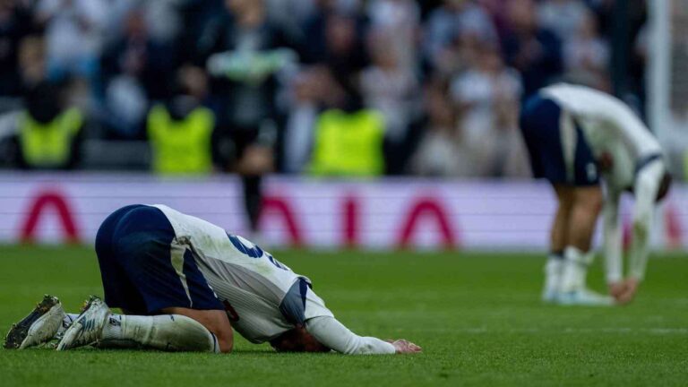 ท็อตแน่ม ฮ็อตสเปอร์ เสี่ยงตกชั้นในพรีเมียร์ลีก หลังไม่ชนะในลีกมา 15 นัดและเผชิญสถิติร้ายแรง 91 ปี