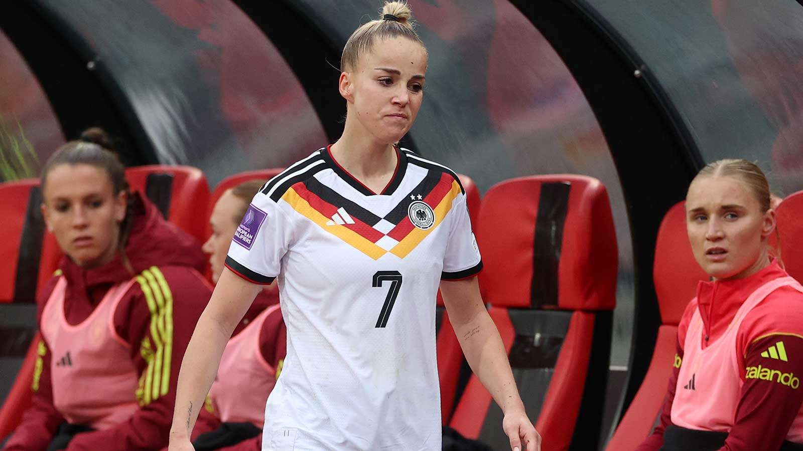 จูเลีย กวินน์ ยังพอมีลุ้นกลับช่วย บาเยิร์น มิวนิค หญิง ในช่วงท้ายฤดูกาล แม้ปัญหาบาดเจ็บหัวไหล่