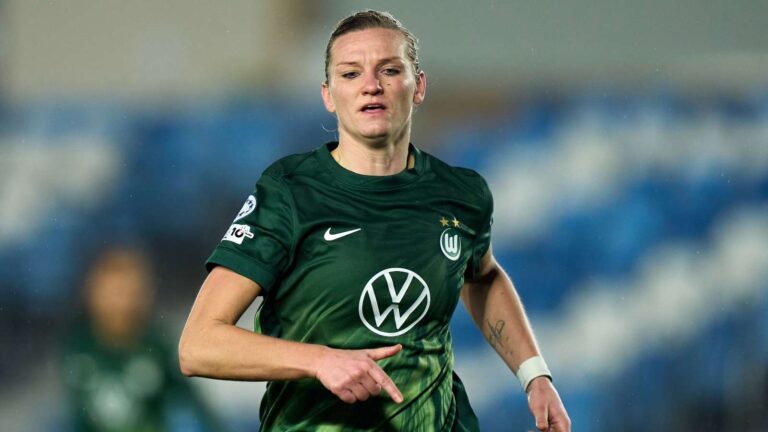 ความรักในการเล่นฟุตบอลหายไป โดย อเล็กซานดรา ป๊อป เผยเตือนฟุตบอลชายไม่ควรเป็นแบบอย่าง