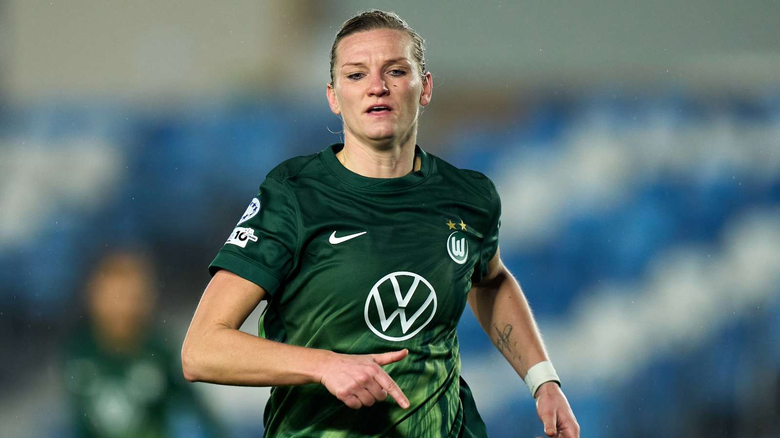 ความรักในการเล่นฟุตบอลหายไป โดย อเล็กซานดรา ป๊อป เผยเตือนฟุตบอลชายไม่ควรเป็นแบบอย่าง