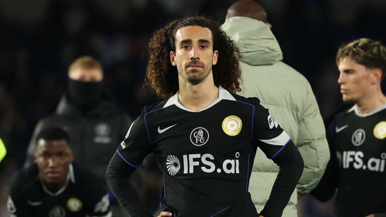 ช่างตัดผมของ มาร์ก คูคูเรยลา หลุดข้อมูลทีมเชลซี ก่อนเกมพบไบรท์ตัน เพียงไม่กี่ชั่วโมงก่อนการยืนยันของ ลีย์ โรเซนีออร์