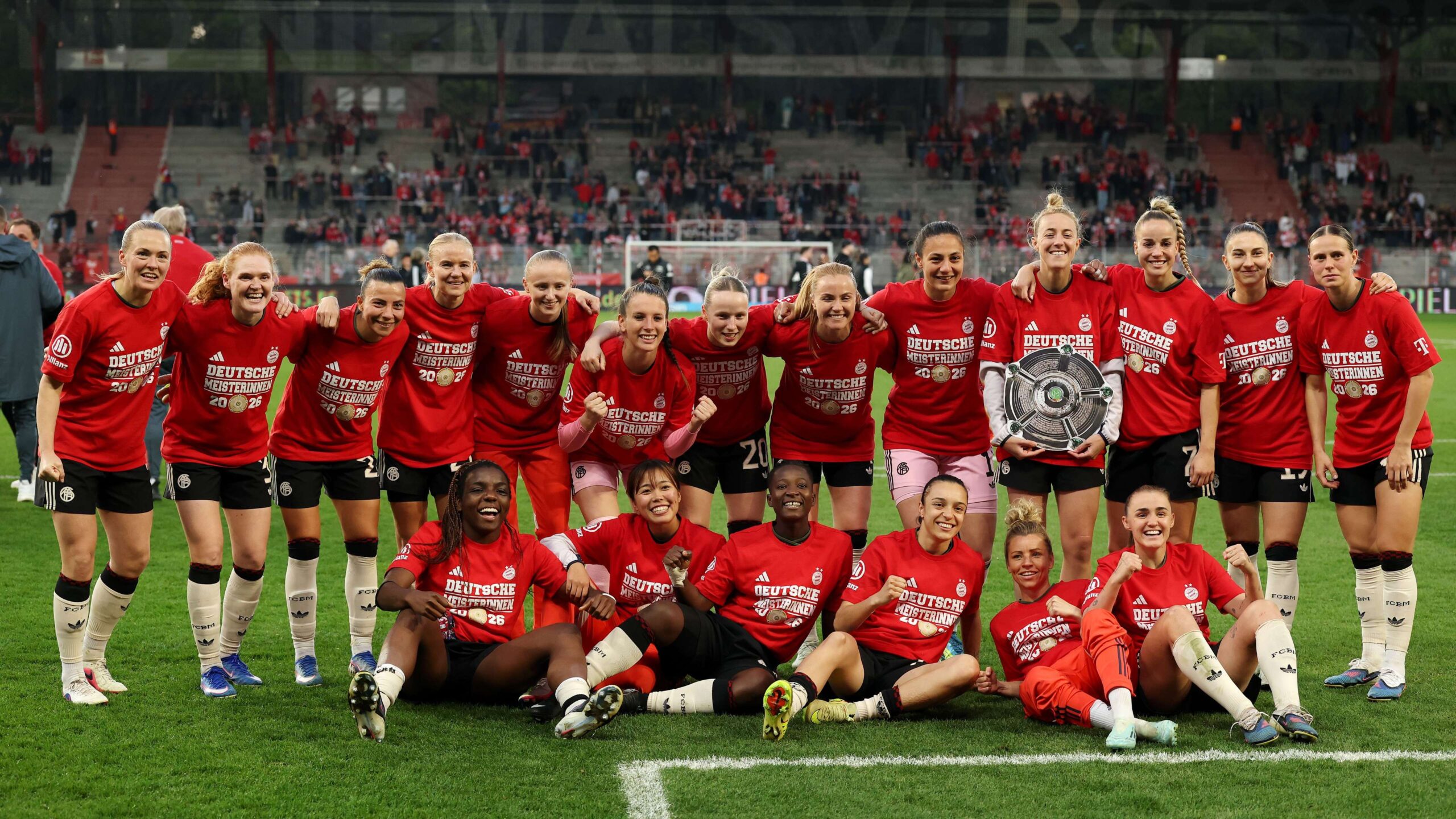 บาเยิร์น มิวนิค หญิง คว้าแชมป์ Frauen-Bundesliga สมัยที่ 4 ติดต่อกัน จอร์เจีย สตานเวย์ อำลาสไตล์สง่างาม