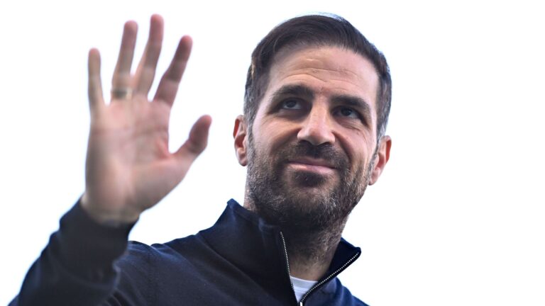 กัลลัสชี้เชลซีไม่ควรแต่งตั้ง เชส ฟาเบรกาส พร้อมเสนอ ดิเอโก ซิเมโอเน่ เพื่อคว้าแชมป์ทันทีหลังปลด ลิอัม โรเซอริออร์