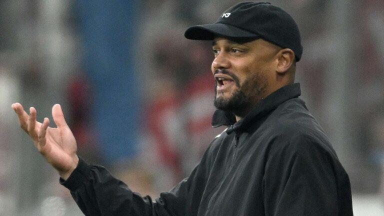 สามนักเตะอยู่ในสายตา: วินเซนต์ คอมปานีชมศึกเดเอฟบีโปคาลรอบรองชนะเลิศระหว่างสตุ๊ตการ์ทกับเอสซี ฟรายเบิร์ก