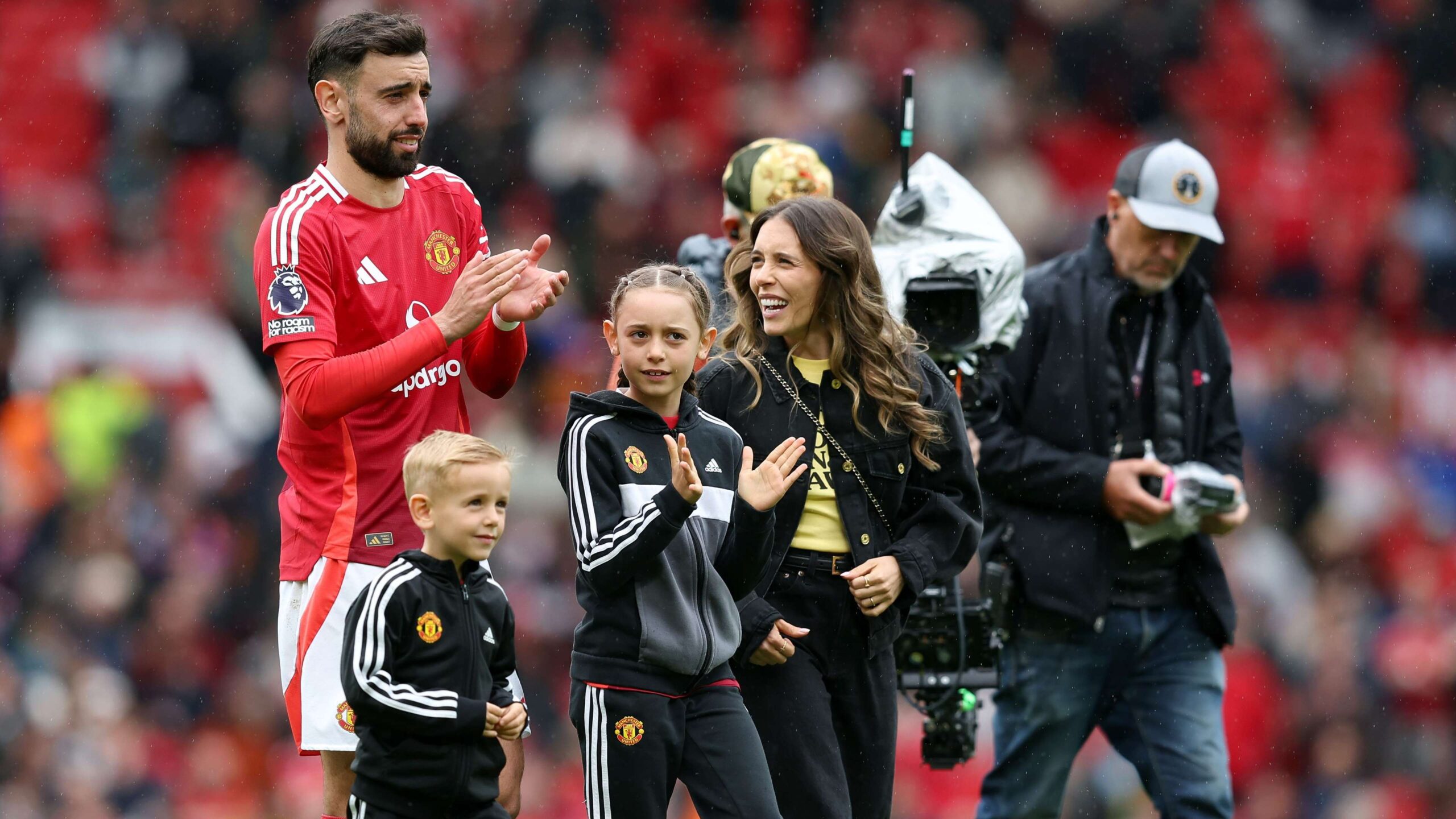 เปิดเผย: ภรรยา อานา เฟอร์นานเดส ชักชวนปฏิเสธค่าตัวมหาศาลจากซาอุดีอาระเบีย และอยู่กับแมนเชสเตอร์ ยูไนเต็ด