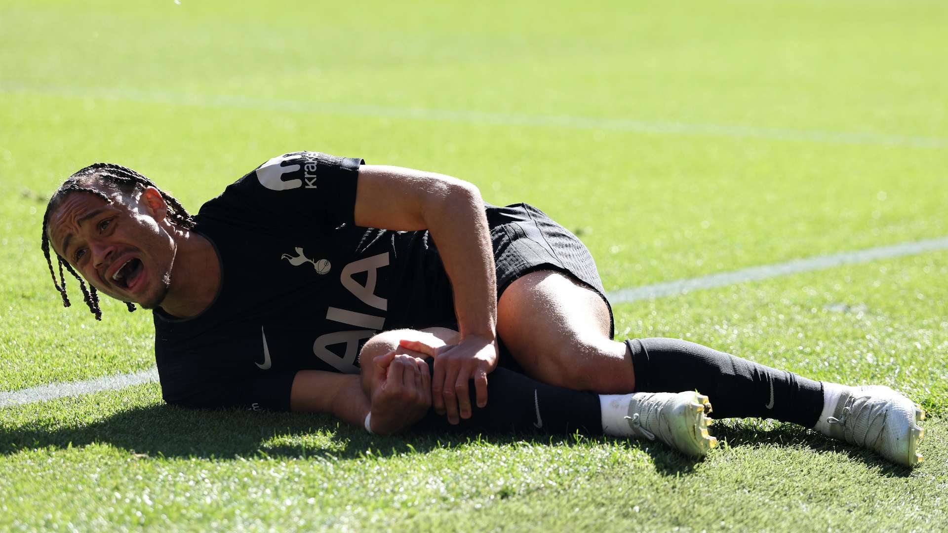 โรแบร์โต้ เด ซิร์เบ อัปเดตอาการบาดเจ็บ ชาวี ซิมอนส์ และ โดมินิค โซลันเก้ หลัง ท็อตแน่ม ชนะ วูล์ฟส์ 1-0