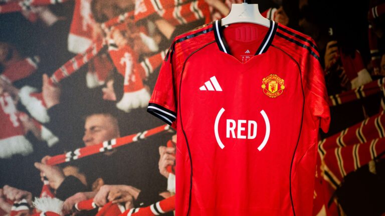 แพร่สาเหตุ: ทำไมแมนเชสเตอร์ ยูไนเต็ดจะสวมเสื้อหน้าอก sponsor พิเศษในเกมพบเบรนท์ฟอร์ด