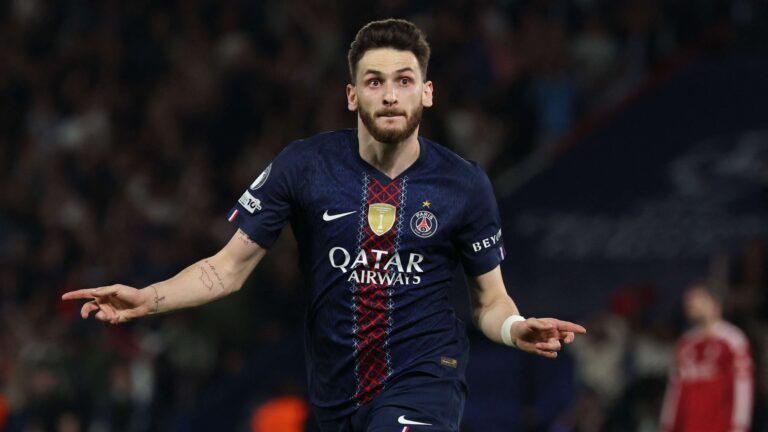 บิดาควารัตสเคเลียยืนยัน ควารัตสเคเลียอยู่กับปารีส ซัมเมอร์นี้ แม้ข่าวเชื่อมโยงกับอาร์เซนอล