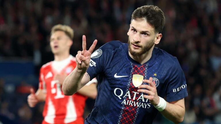 ขวิชา ควารัตสเคเลีย ถูกยกให้เป็นผู้เล่นที่ดีที่สุดในโลก หลังโชว์ฟอร์มมหัศจรรย์ให้ ปารีส แซงต์ แชร์กแมง บดชนะ บาเยิร์น มิวนิค