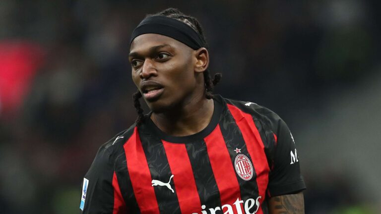 แมนเชสเตอร์ ยูไนเต็ด พร้อมยื่นข้อเสนอสามผู้เล่นให้ เอซี มิลาน เพื่อเซ็นสัญญา ราเฟล เลา