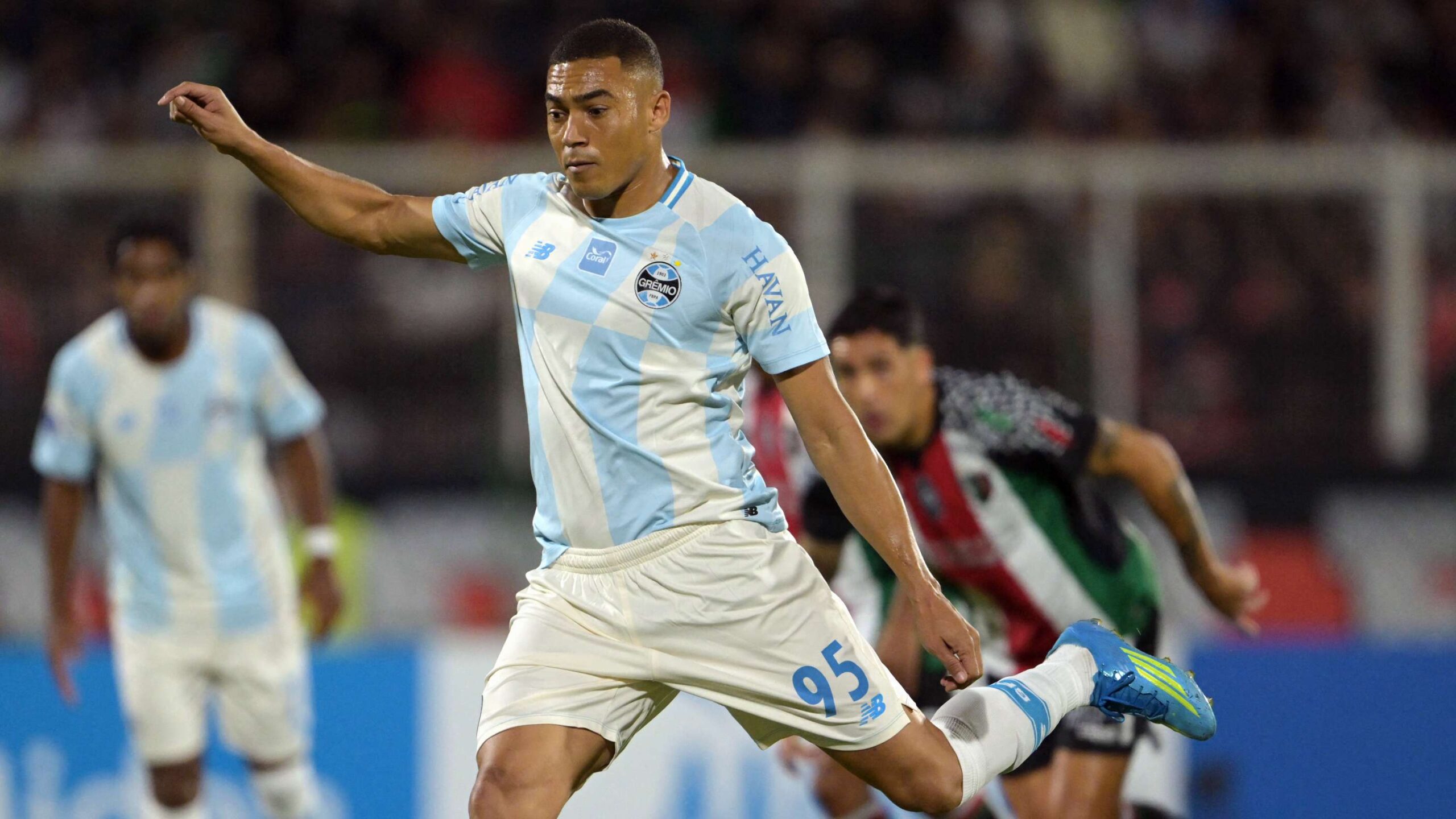 วิดีโอ: อดีตกองหน้า ท็อตแน่ม ฮ็อทสเปอร์ พลาดจุดโทษถึงสามครั้งในหกนาที