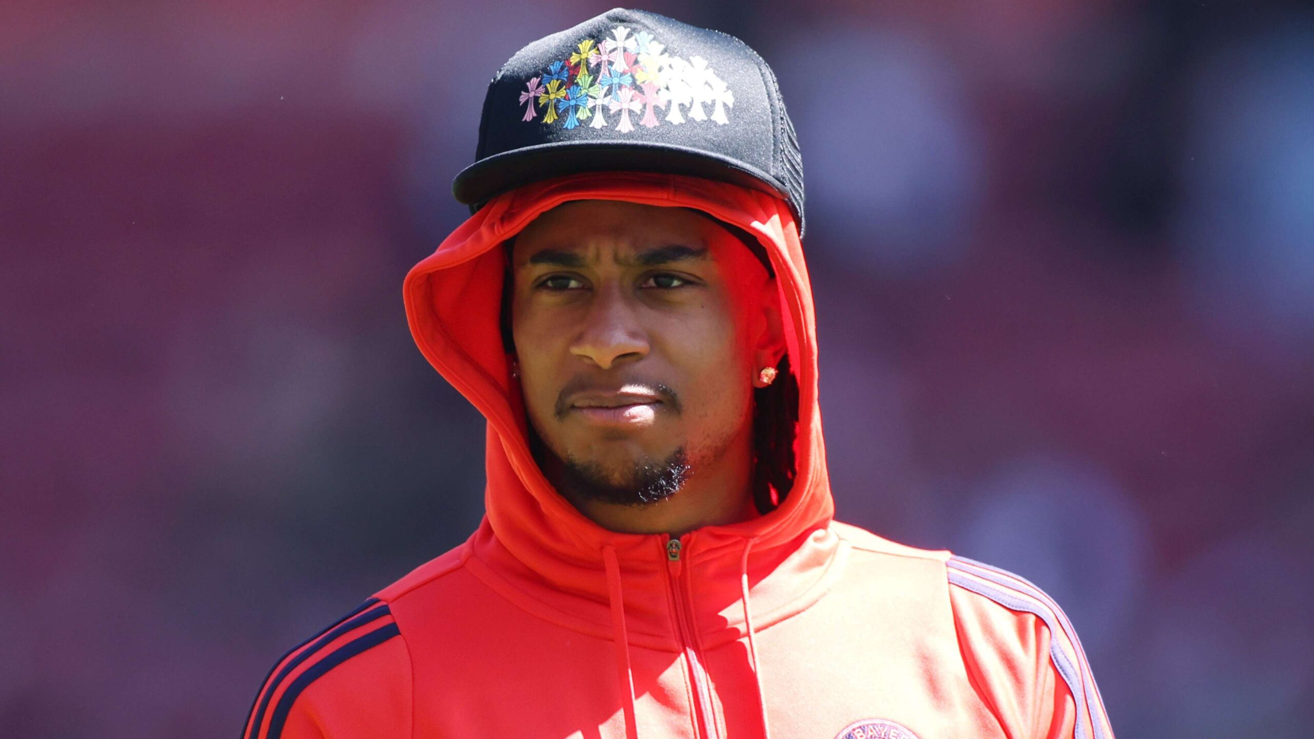 เขานอนหลับอยู่ในรถของเขา: เรื่องราวลึกลับเกี่ยวกับ ไมเคิล โอลิซี ของ บาเยิร์น มิวนิค
