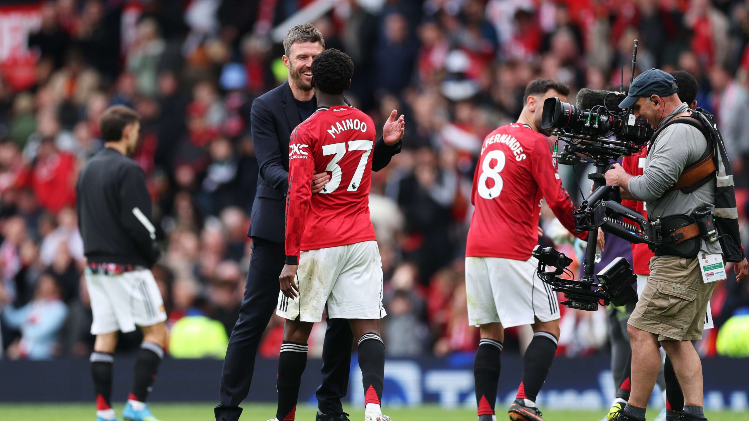 แมนเชสเตอร์ ยูไนเต็ด คืนชีพสู่แชมเปียนส์ลีก หลังชนะลิเวอร์พูล 3-2 ด้วยบทบาทสำคัญของไมเคิล คาร์ริก และฟอร์มของโคบี้ ไมโน