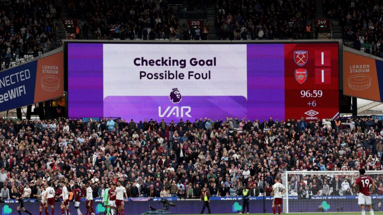 VAR ที่ยิ่งใหญ่สุดในประวัติศาสตร์: ประตูถูกปฏิเสธในนาที 95 ทำให้ อาร์เซนอล ลุ้นแชมป์พรีเมียร์ลีก