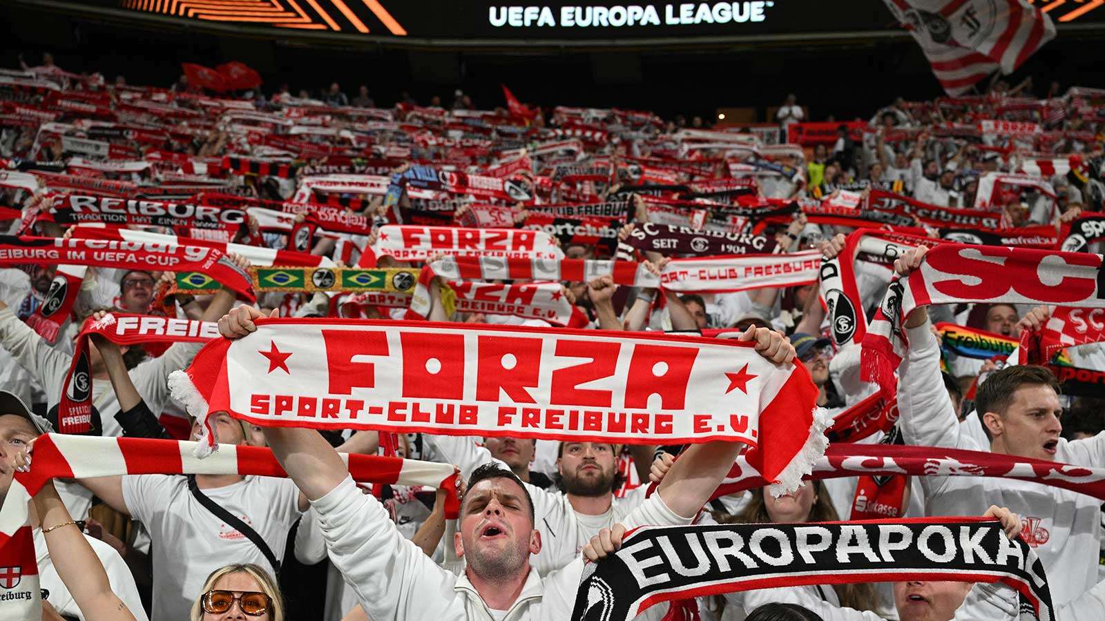 ยูโรป้า ลีกรอบชิง: สื่อยก SC Freiburg แข็งแกร่ง ขณะที่ อูไน เอเมรี ถูกยกย่องนำ แอสตัน วิลล่า ชนะ 3-0 คว้าแชมป์