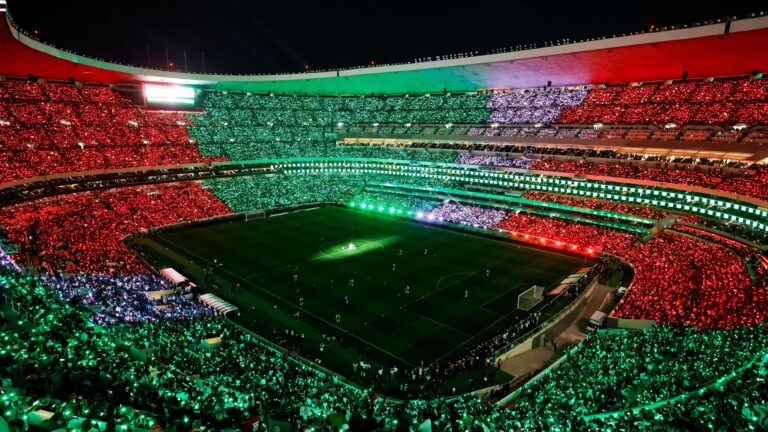 14,000 แฟนเม็กซิโกได้ดูนัดเปิดสนามฟุตบอลโลกฟรี หลังชนะคดีต่อสู้เพื่อสิทธิ์ที่สเตเดียมอาซเทก