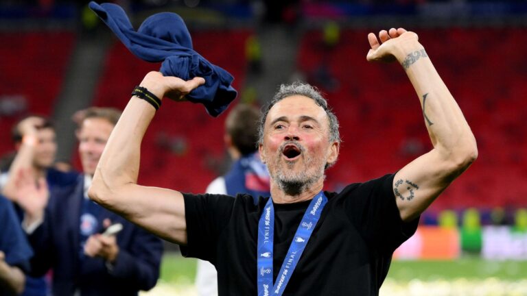 อเล็กซีย์ บาตราคอฟ: ปารีส แซงต์ แชร์กแมง ขึ้นนำในการล่าดาวรุ่งรัสเซีย หลังพรีเมียร์ลีกถูกคว่ำบาตร