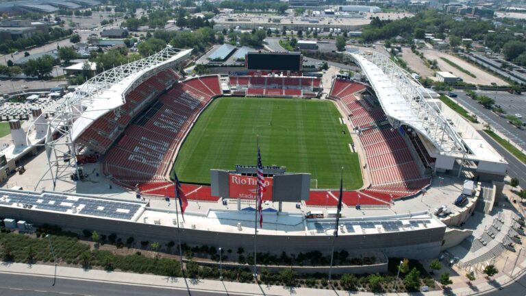 อดีตผู้รักษาประตูฟ้อง Real Salt Lake ขอค่าเสียหาย 100 ล้านดอลลาร์ อ้างวัฒนธรรมล่วงละเมิดในห้องแต่งตัว
